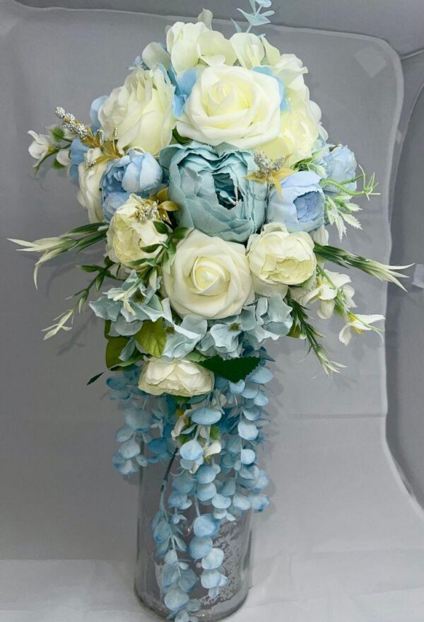 Teardrop bouquets